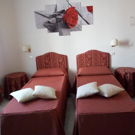 Lady Rose فندق مبيت وإفطار بيزا