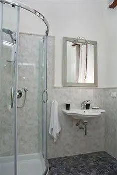 Lady Rose Bed & Breakfast 2*